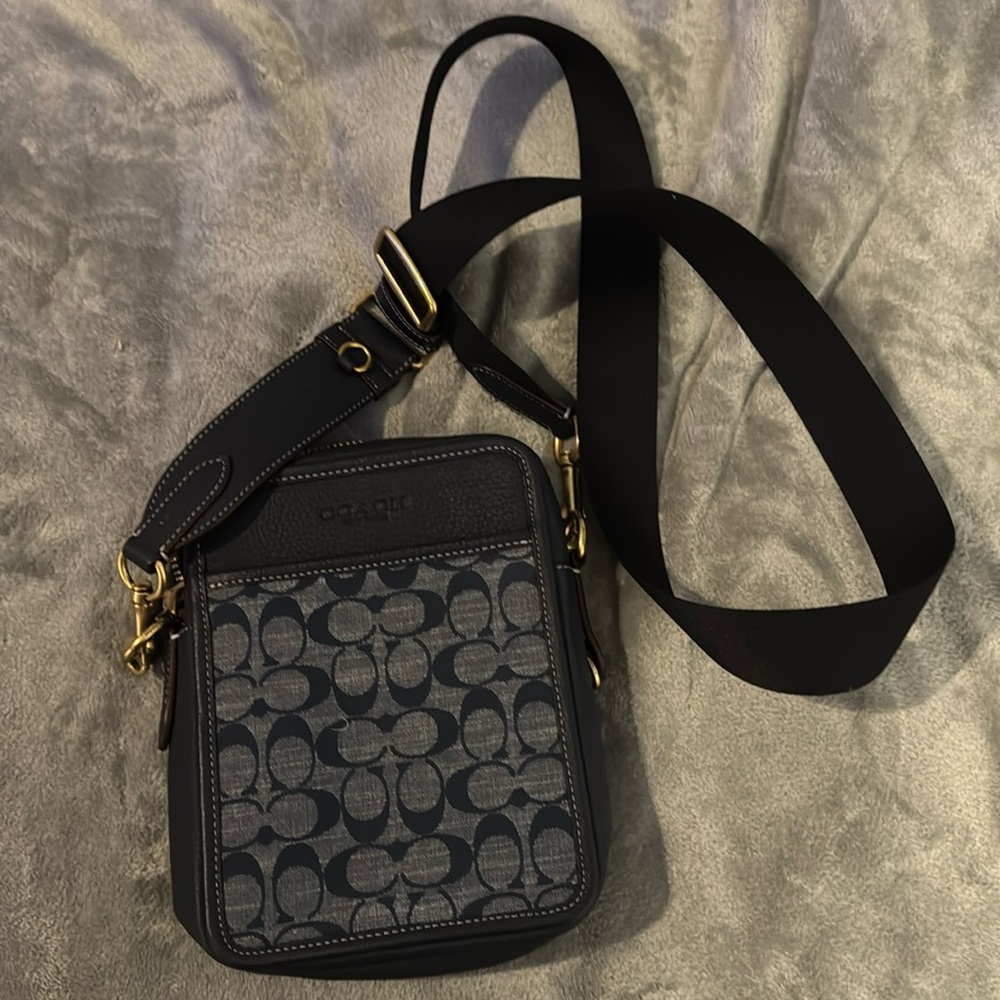 COACH
Sullivan Crossbody In Signature Chambray